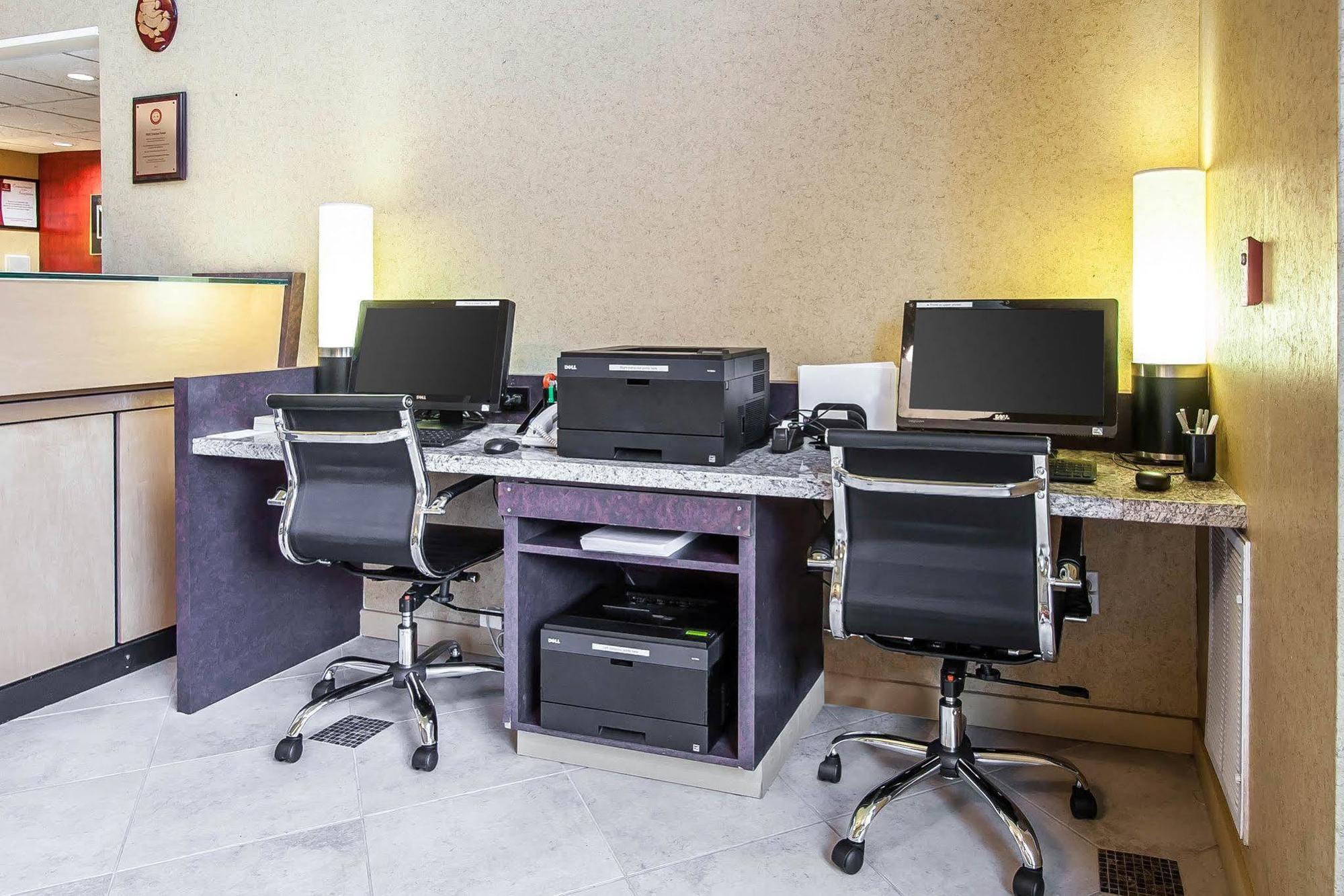 Clarion Hotel Portland International Airport Екстер'єр фото
