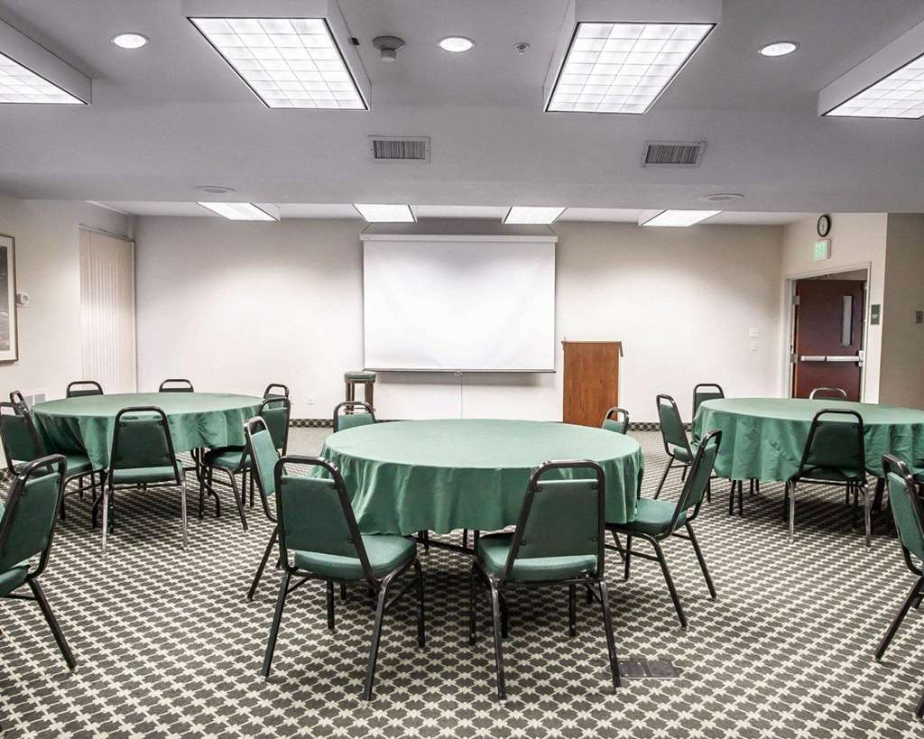 Clarion Hotel Portland International Airport Зручності фото