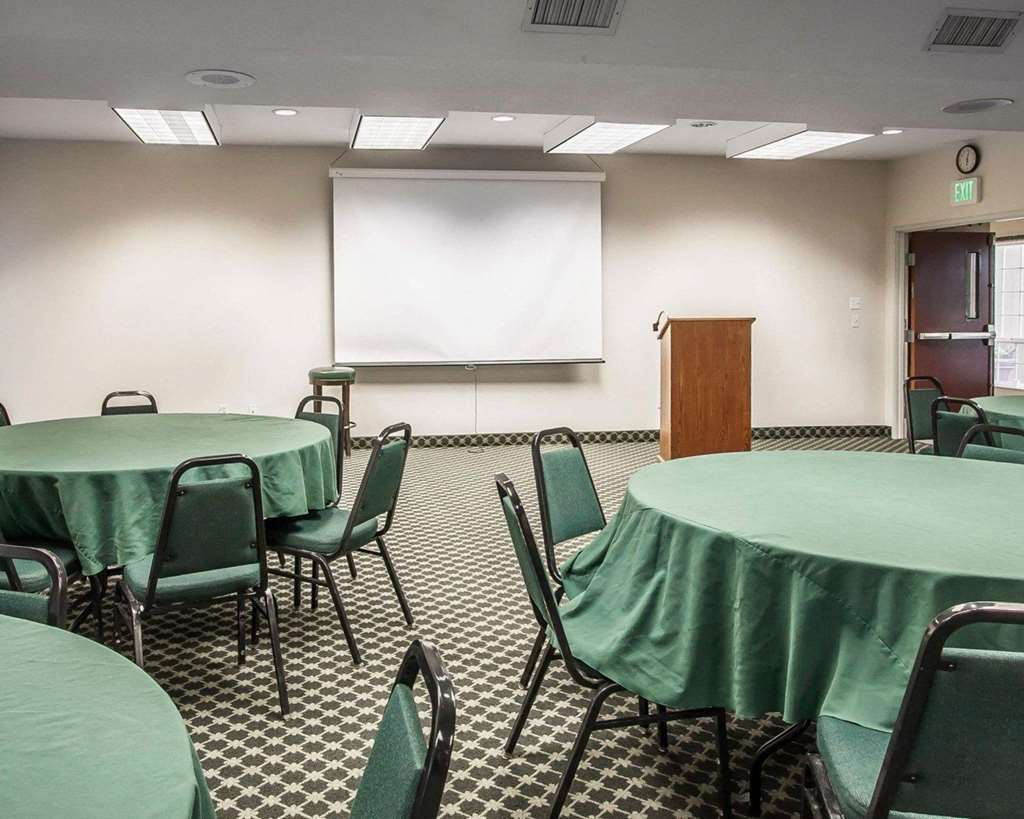 Clarion Hotel Portland International Airport Зручності фото