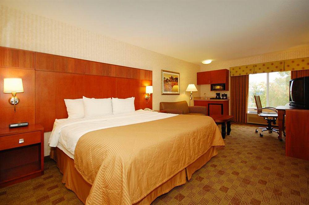Clarion Hotel Portland International Airport Екстер'єр фото