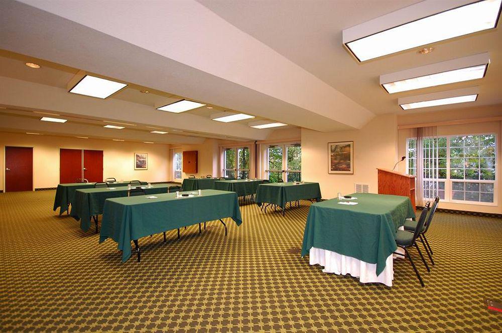 Clarion Hotel Portland International Airport Екстер'єр фото
